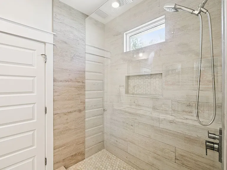 166 Manistee Dr — Photo 20