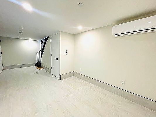 5th image of 637 Quincy St APT 1