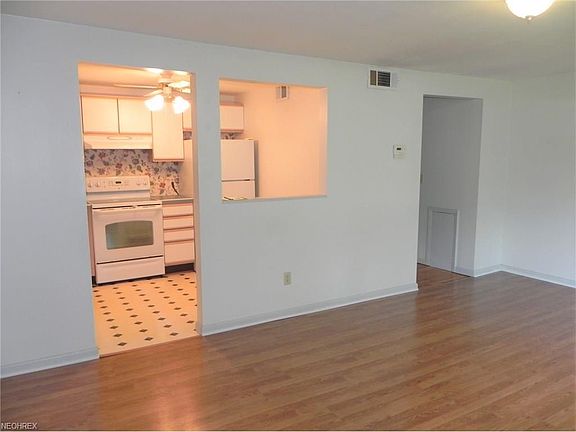 5th image of 27651 Lake Shore Blvd Unit E-4