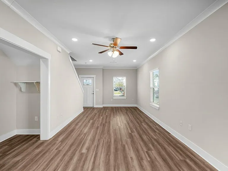 338 Date Palm Ln — Photo 5