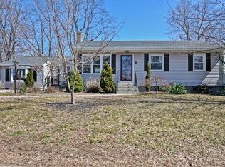 8 Hillcrest Dr, Plainville, MA 02762