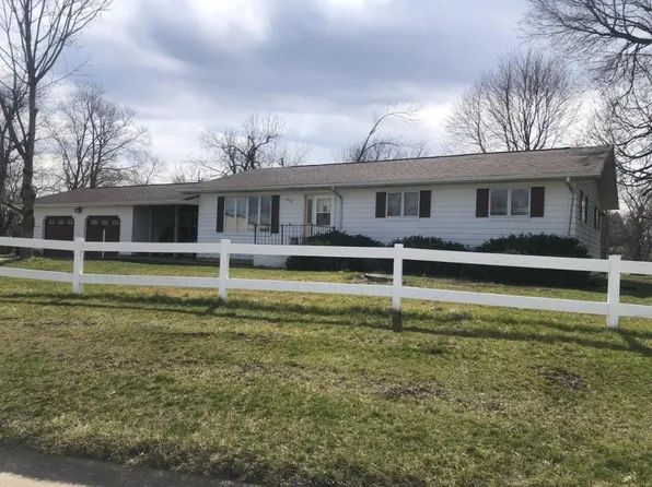 1205 11th St, Belle Plaine, IA 52208
