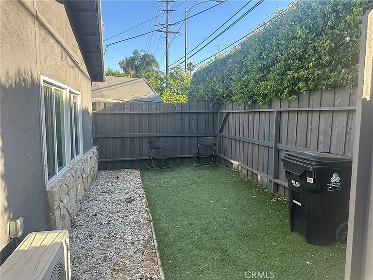 7024 Wilbur Ave — Photo 10
