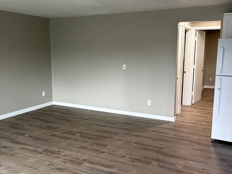 820 S 219th St #B — Photo 3