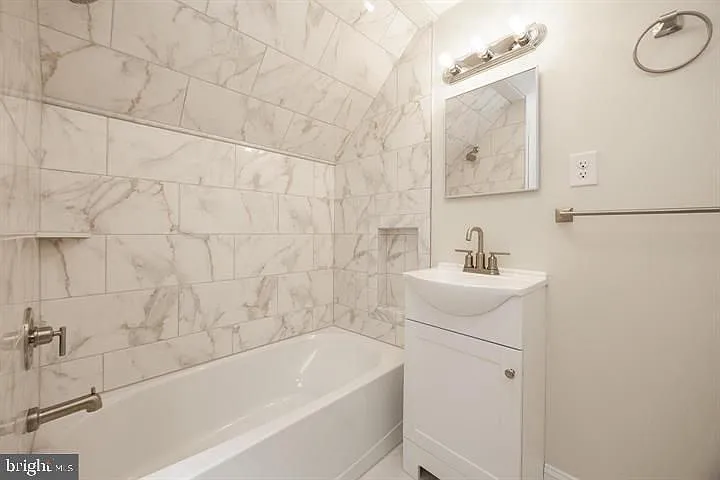325 W Barnard St W — Photo 53