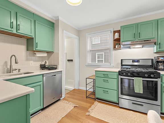 5th image of 551 E Baker Ave