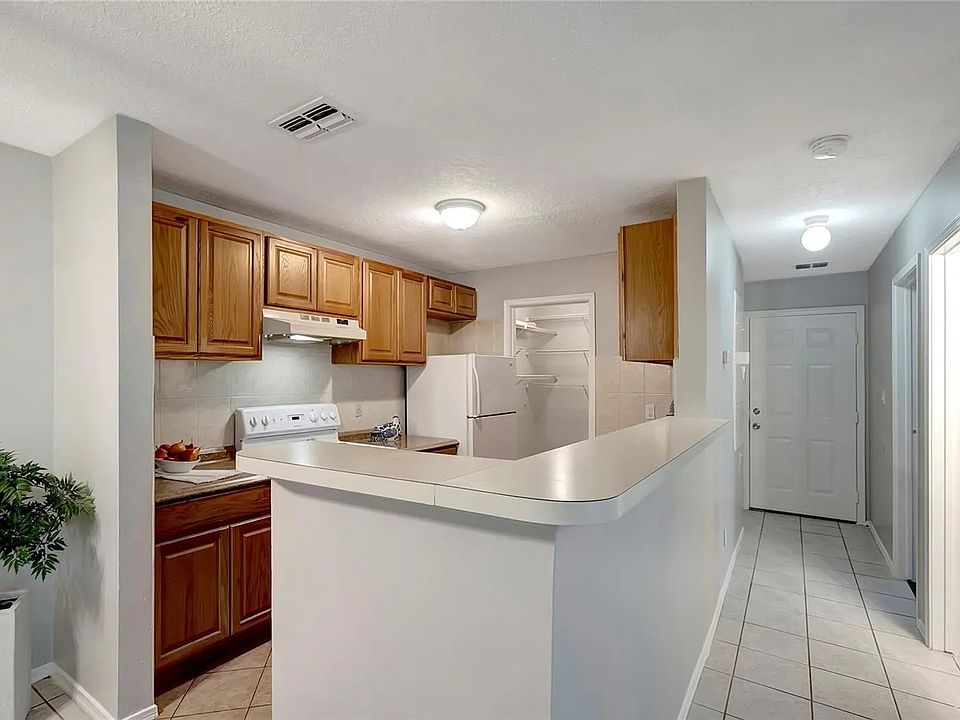 2nd image of 1400 Gandy Blvd N