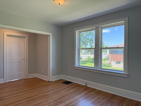 4th image of 920 Eastgate Ave #1N