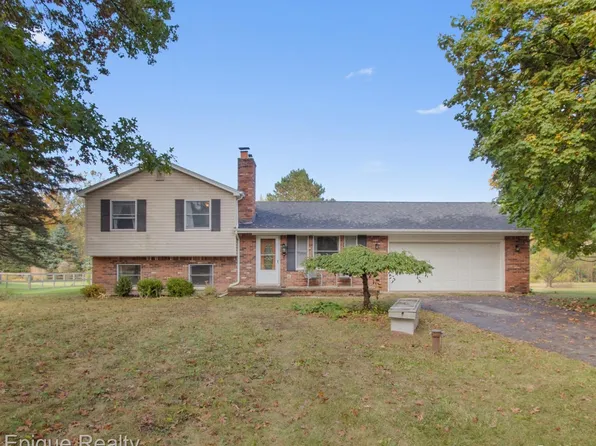 10165 Carlee June Dr, Fenton, MI 48430