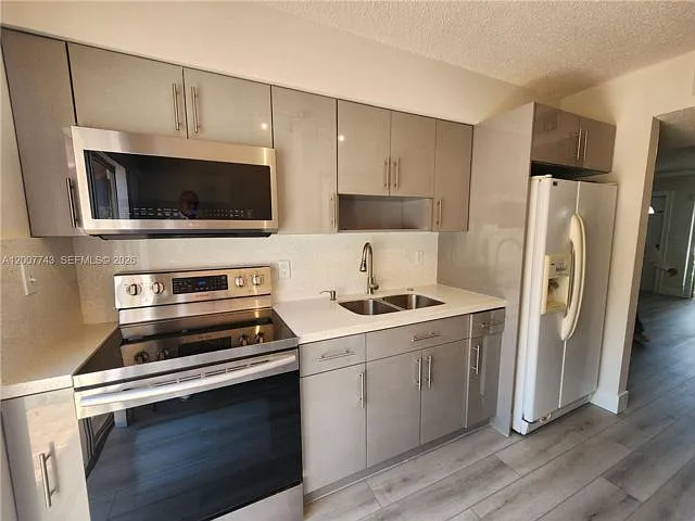 Building Photo - 15250 SW 80th St #4