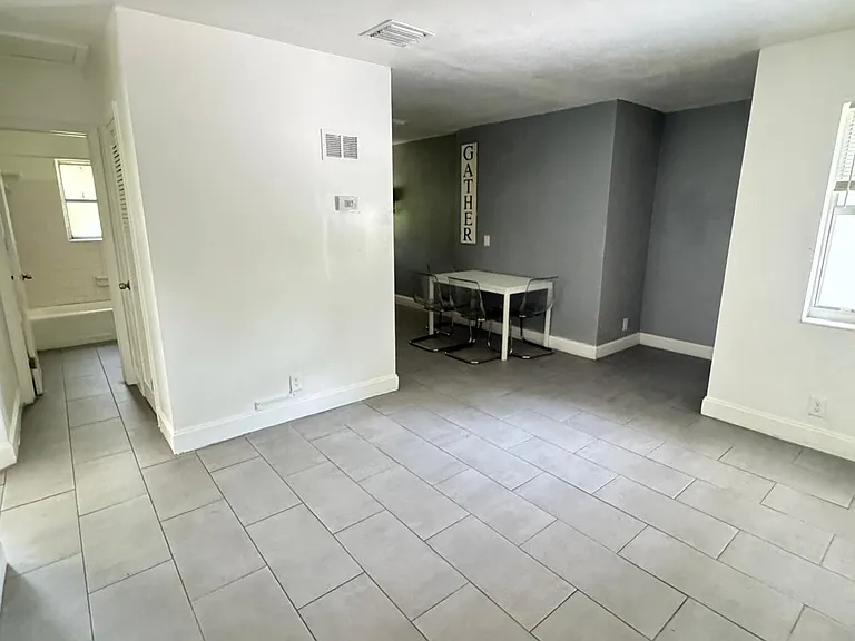 914 3rd St #2 — Photo 2