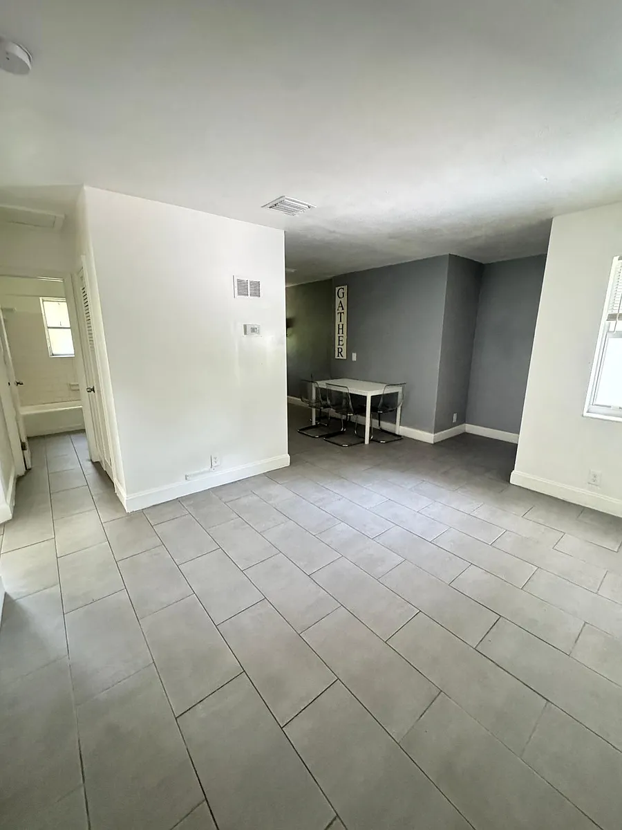 Building Photo - 914 3rd St #2