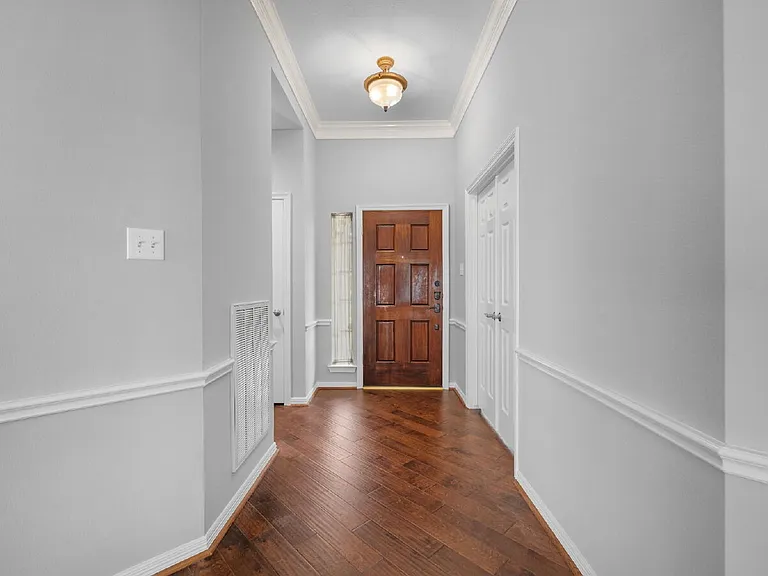 58 W Sienna Pl — Photo 3
