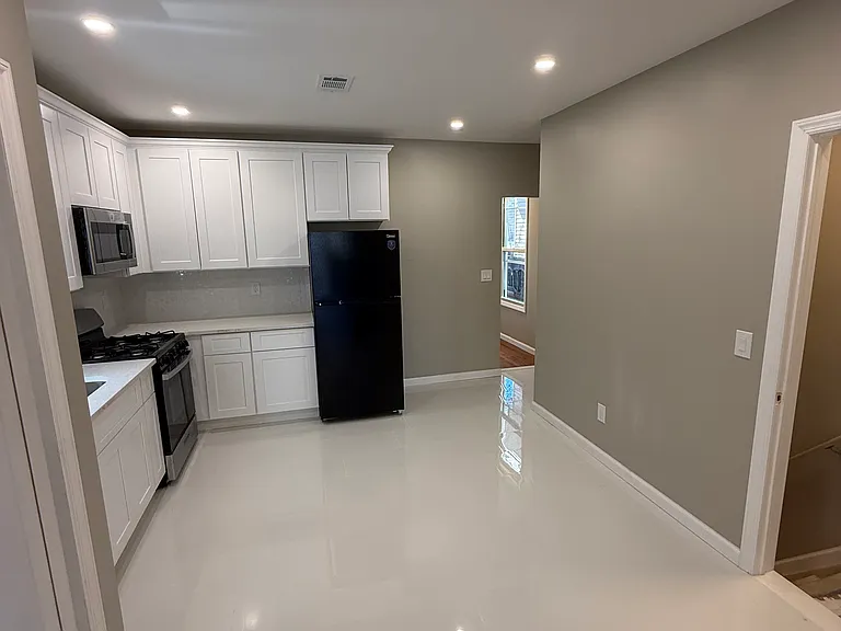 250 Summer Ave #2 — Photo 13