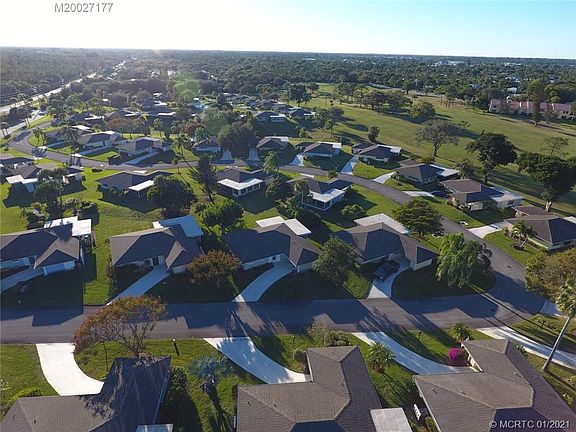 4th image of 5228 SE Sea Island Way