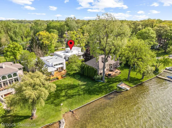 2040 Garland St, Keego Harbor, MI 48320