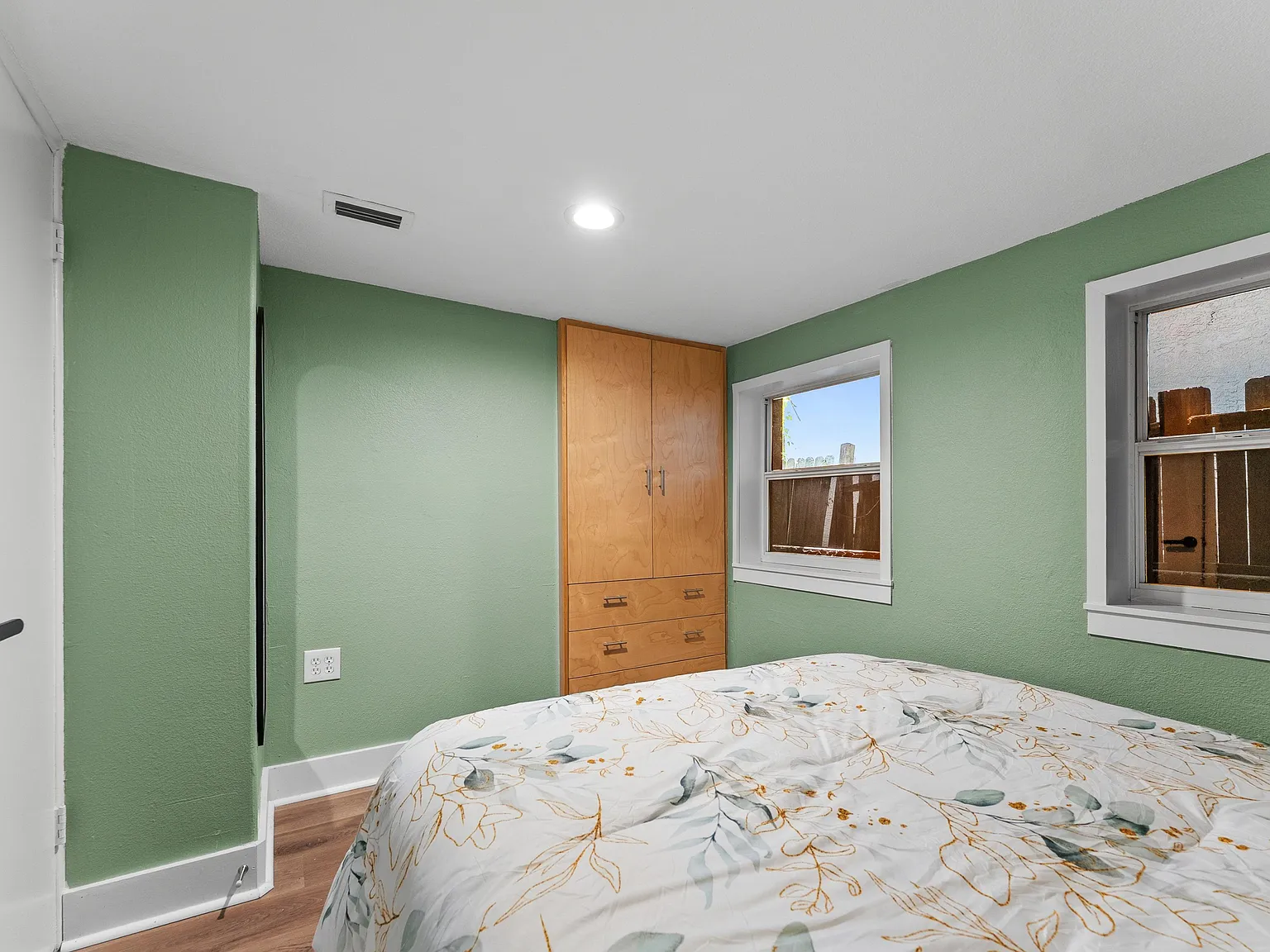 4 bed, 2.5 bath, 2012 sqft, $1,027 — Photo 3