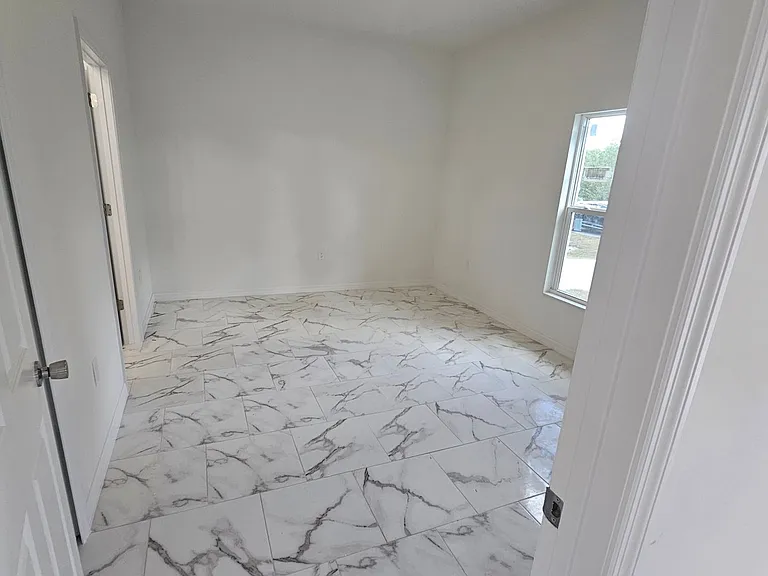 2913 Connie Ave N — Photo 10