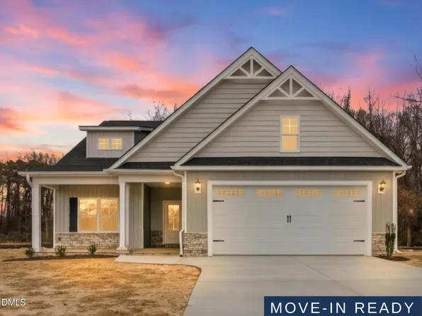 402 Creeks Edge Dr, Pikeville, NC 27863