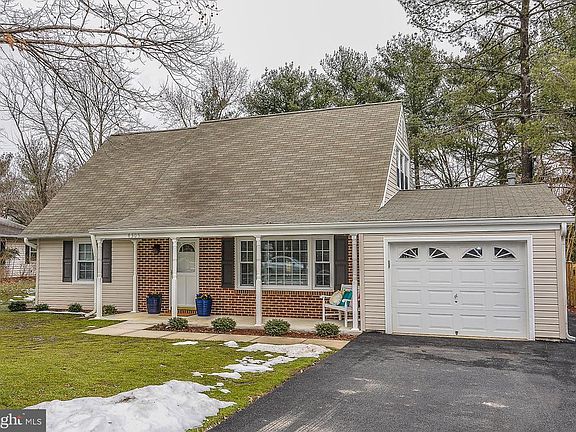 2nd image of 4305 Majestic Ln
