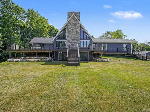 3900 Waterland Dr, Metamora, MI 48455
