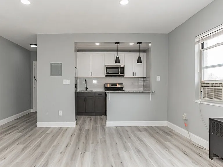 Living Room/Kitchen