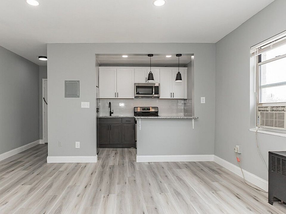 Living Room/Kitchen