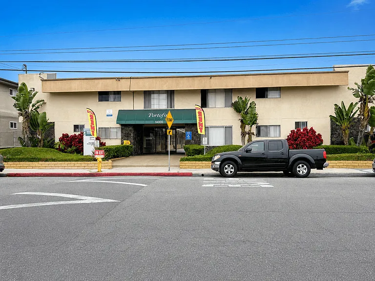 Portofino Apartments — Photo 20