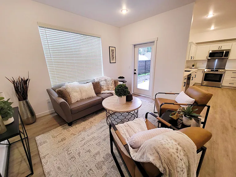 Copperstone Luxury Apartments and Townhomes — Photo 35