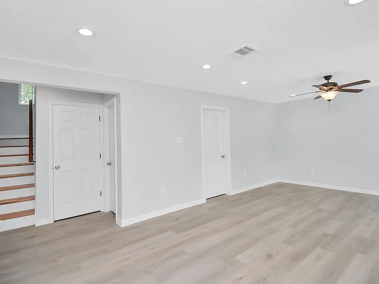 8595 Parkway Dr #B — Photo 11