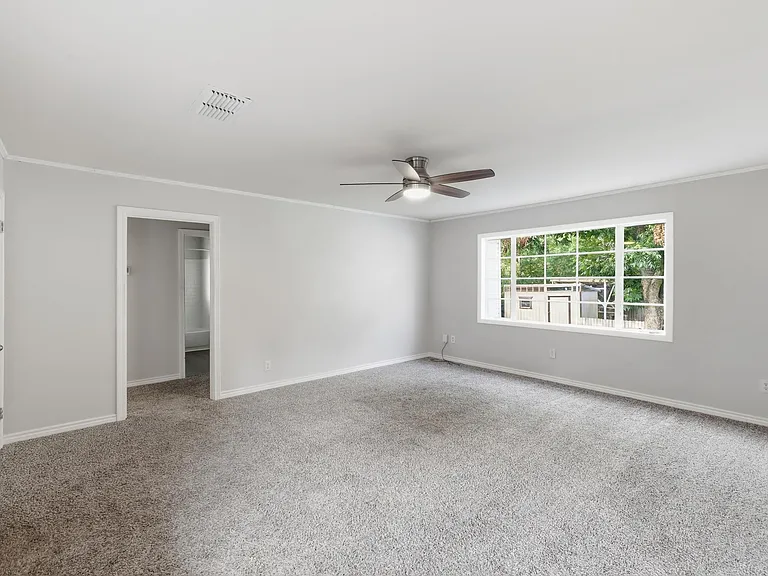 116 Janet St — Photo 5