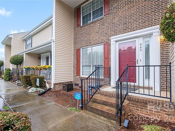 5th image of 985 Surry Ln #E