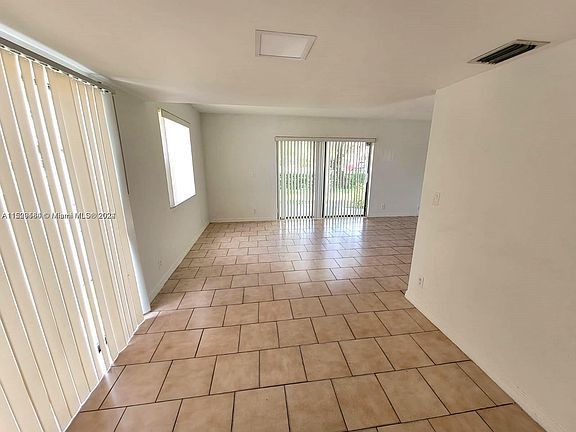 4th image of 2300 Coral Springs Dr