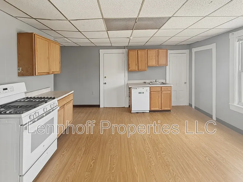 3 bed, 1.0 bath, $2,050 — Photo 4