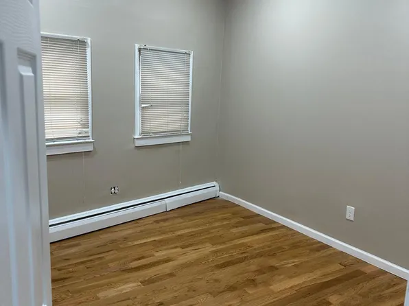 81 Academy St #1B, Poughkeepsie, NY 12601