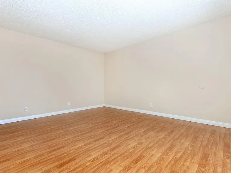 Sunset View Apartments — Photo 53
