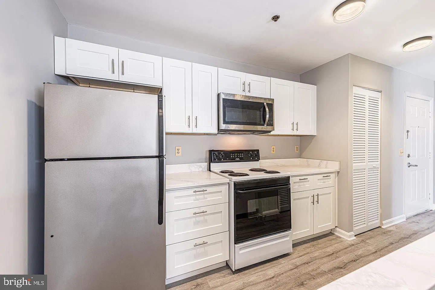 2 bed, 1.0 bath, 908 sqft, $2,100 — Photo 4