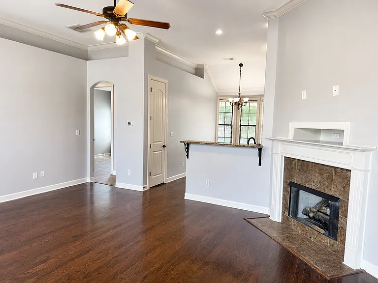1398 Sawmill Creek Ln — Photo 4