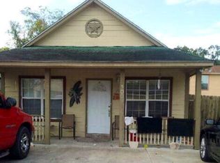 1009 E Juan Linn St, Victoria, TX 77901