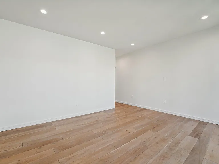 3927 Balcones Dr — Photo 6