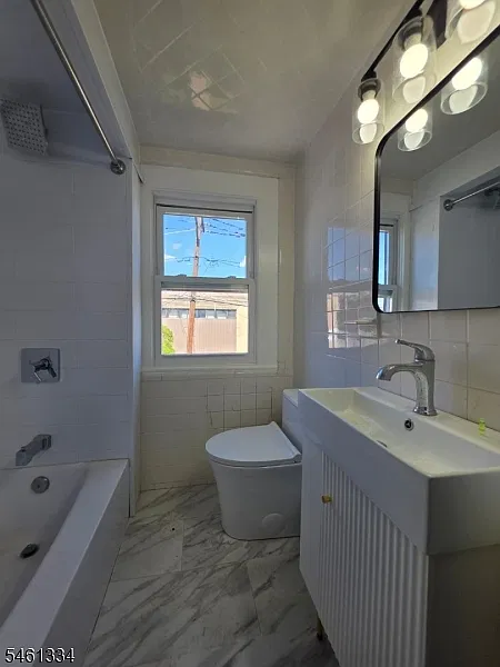 3 bed, 2.0 bath, 2000 sqft, $3,450 — Photo 4