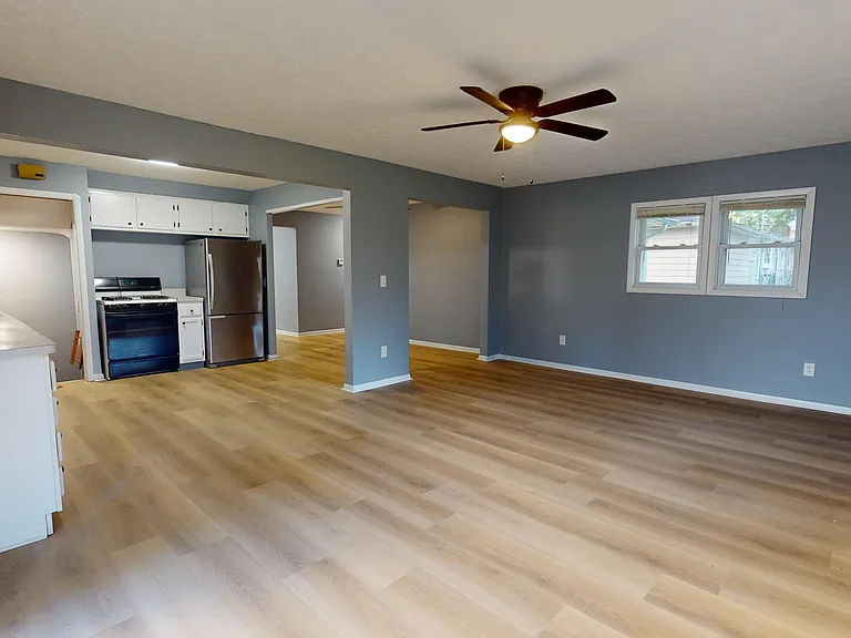 13686 Harper Rd — Photo 3