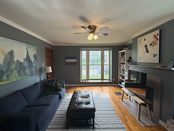 4th image of 3435 Broadway Pl APT B