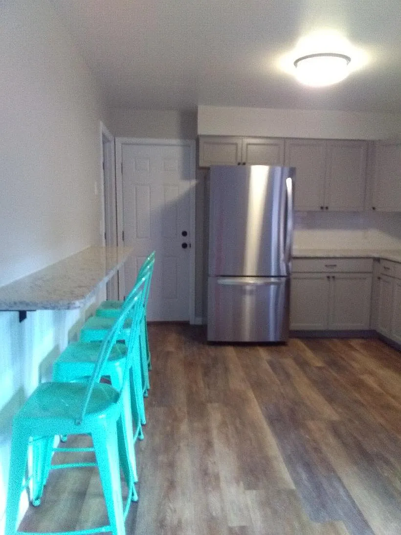 2 bed, 1000 sqft, $1,800 — Photo 3