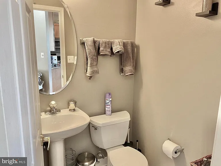 55 Taverngreen Ct — Photo 6