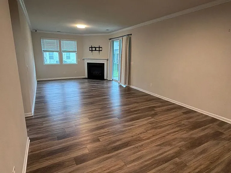 1008 Fairbrae Ln — Photo 7