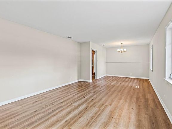 4th image of 1004 Heidi St