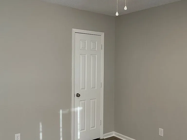 325 Robinson Rd — Photo 2