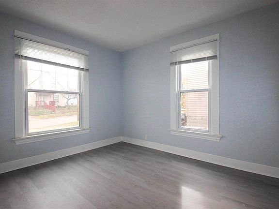 4th image of 128 10th St
