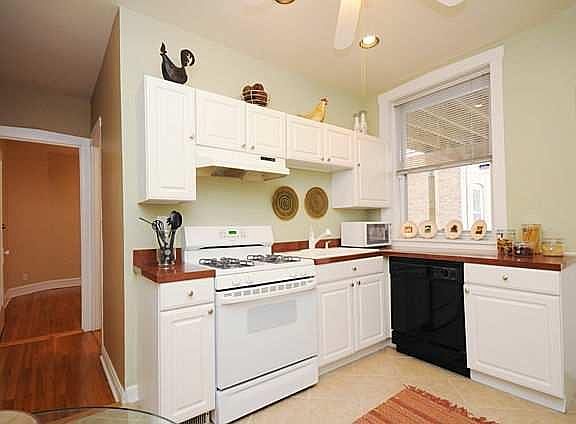 4th image of 1622 W Diversey Pkwy APT 1B